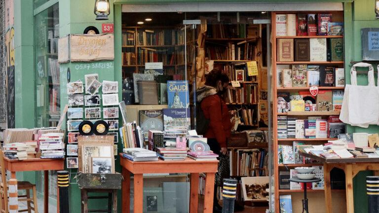 Manong Dencio's Adventures: Episode 1 - Ang Babae Sa Aking Book Store book shop